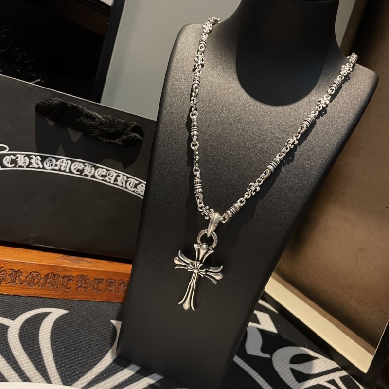 Ch*0me He**ts necklaces
